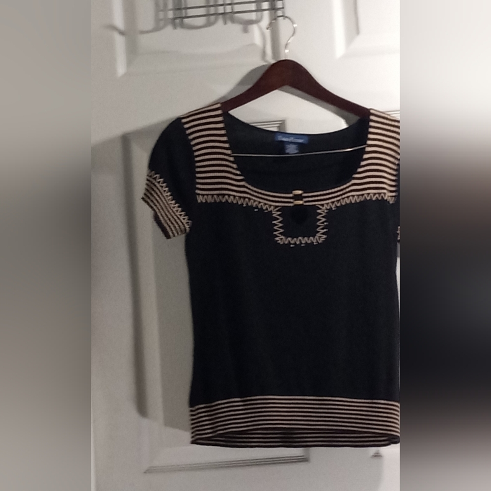 Vintage EVAN PICONE short Sleeve Pullover Knit Top W Wooden Bead And Embroidery